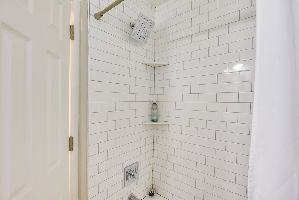 5 Mi to Dtwn Tulsa: Pet-friendly Home!