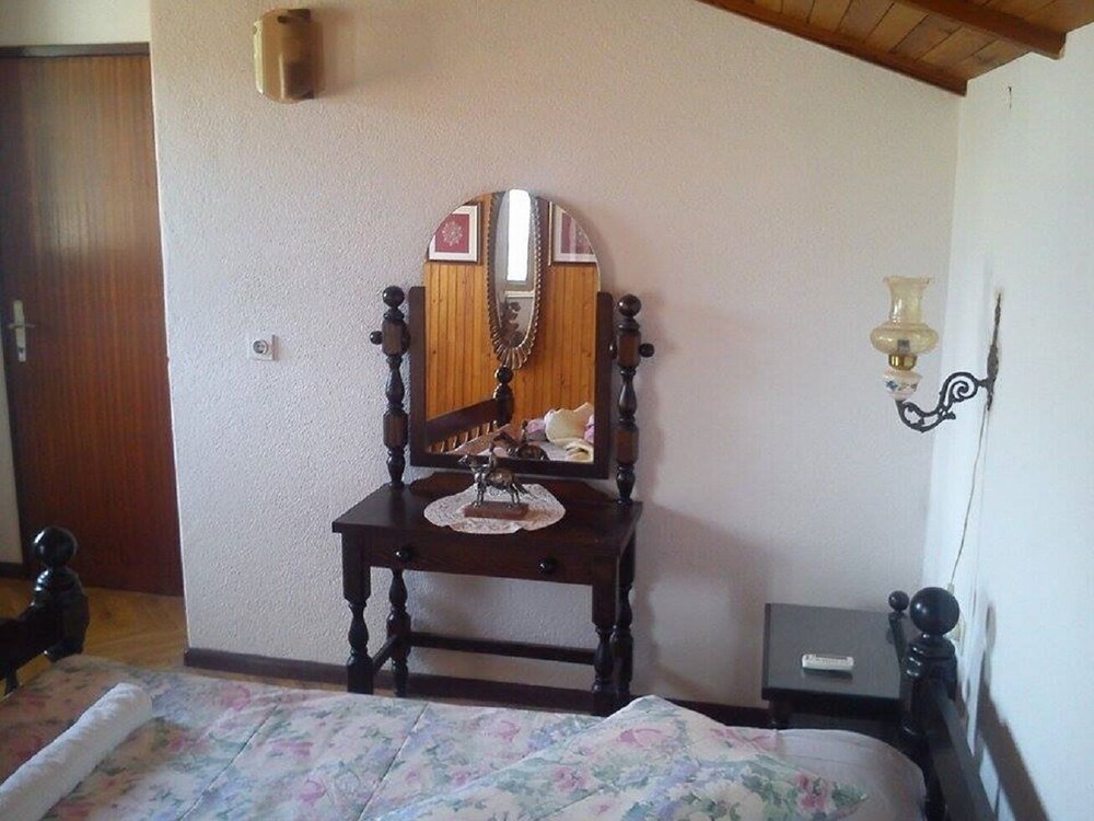 Bobi - 50 m From Beach - H view 4