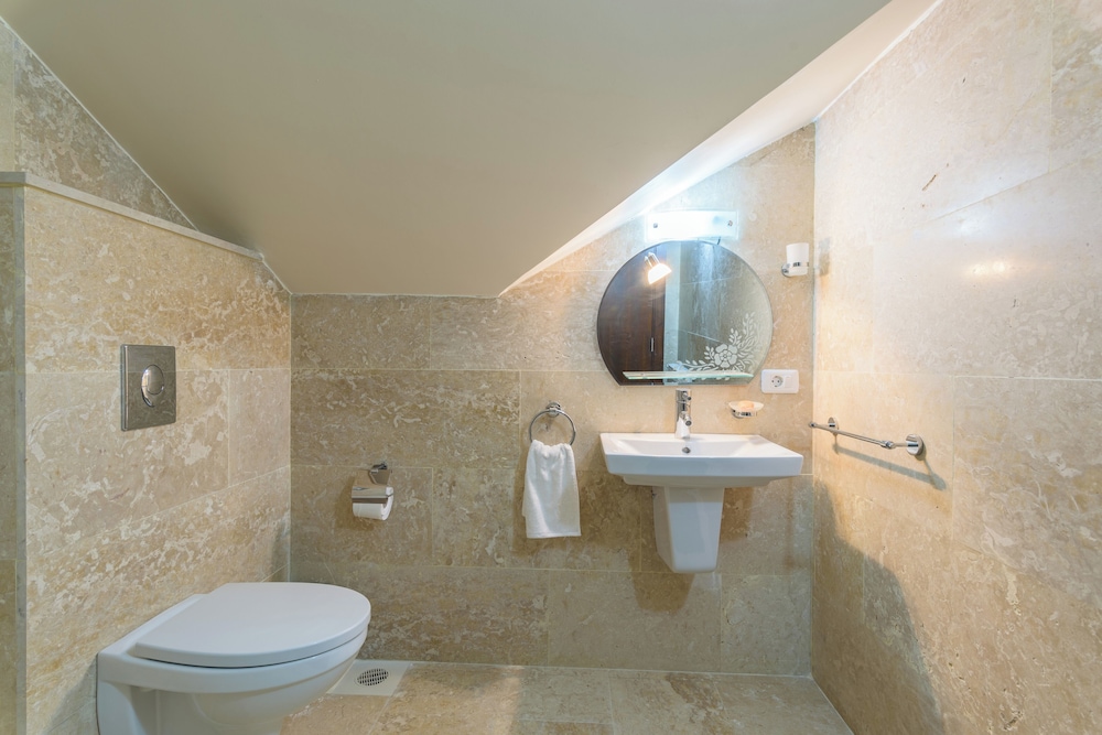 Pearl of Faqra Studios & Apartments