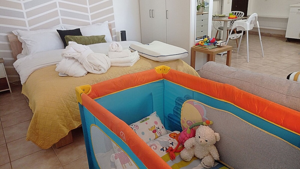Relaxing Studio Apt 1 min to Highway Parking