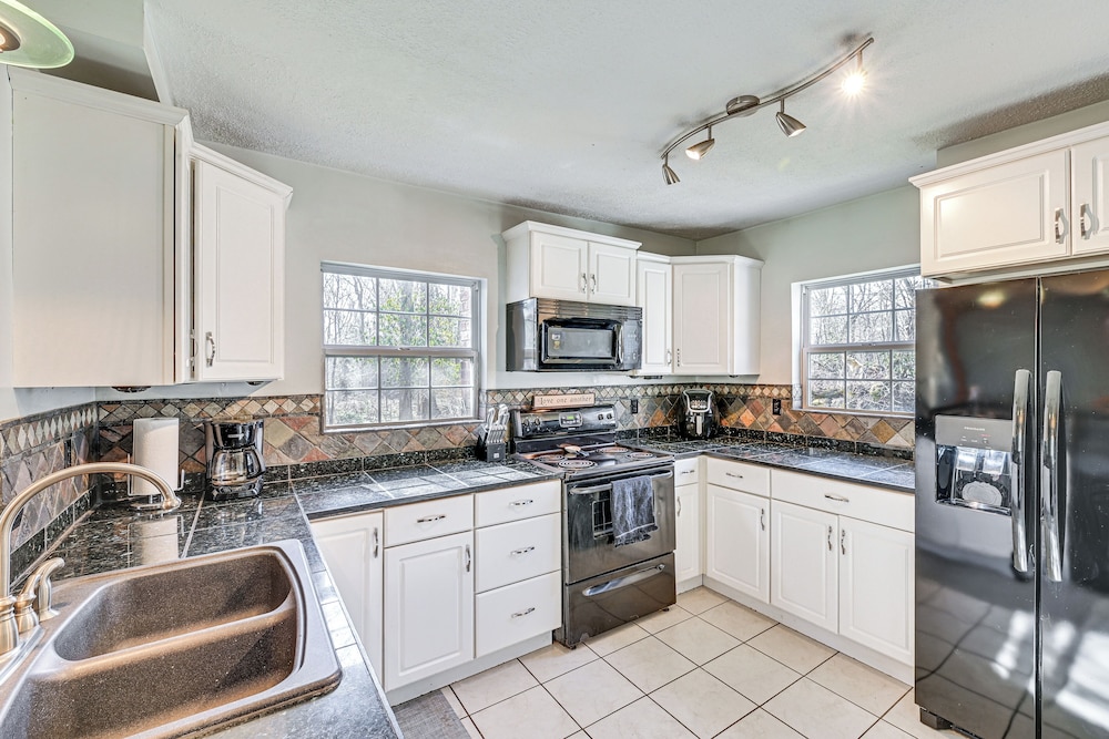 6-acre Family-friendly Getaway in Niles!