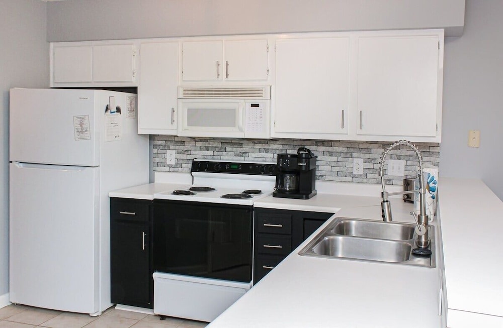 Waterway Village 18g 2 Bedroom Condo