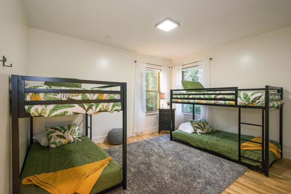 Modern Escape by Avanstay w/ Hot Tub, Fire Pit, Mountain Views, 10min to Town view 3