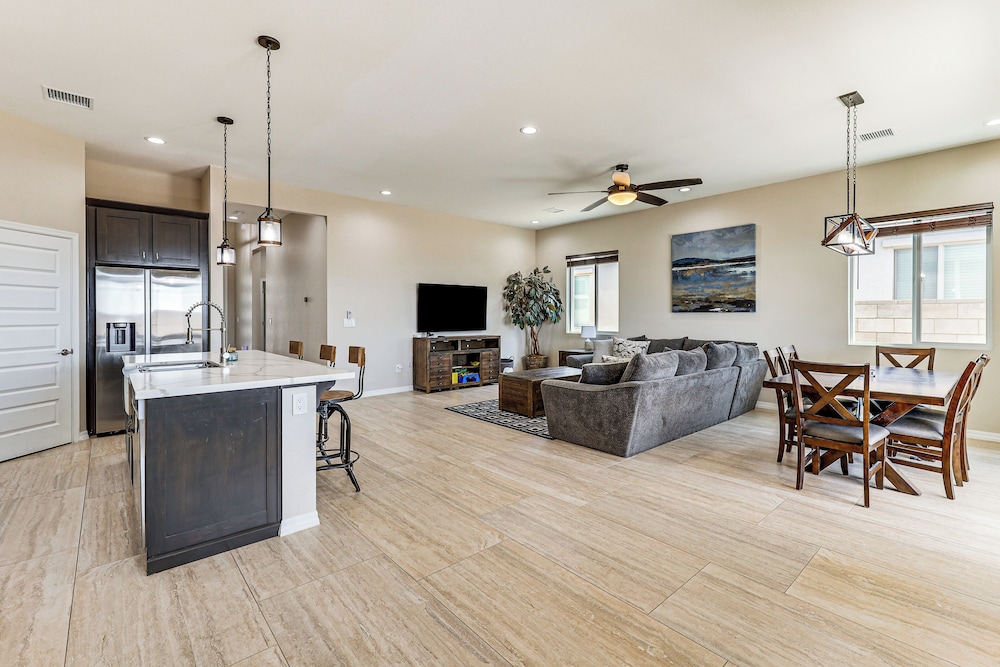 3 Mi to Colorado River: New-build Family Home!