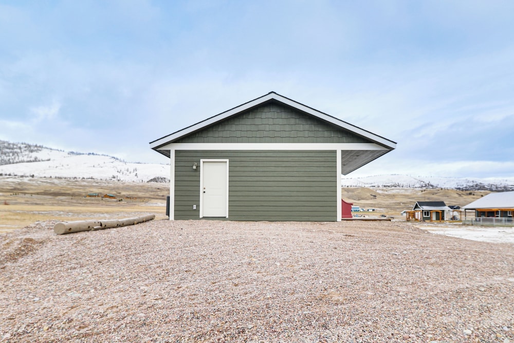 Starry Skies & Mtn Views: Family Retreat in Elmo