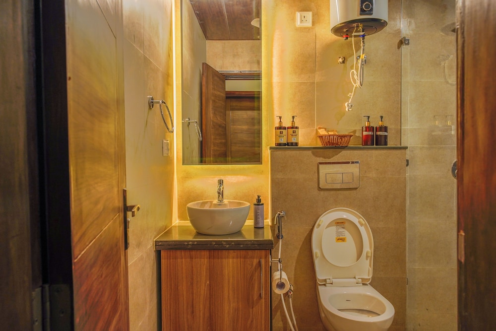 Alaya Stays Veera Marina 3 BHK Apartment