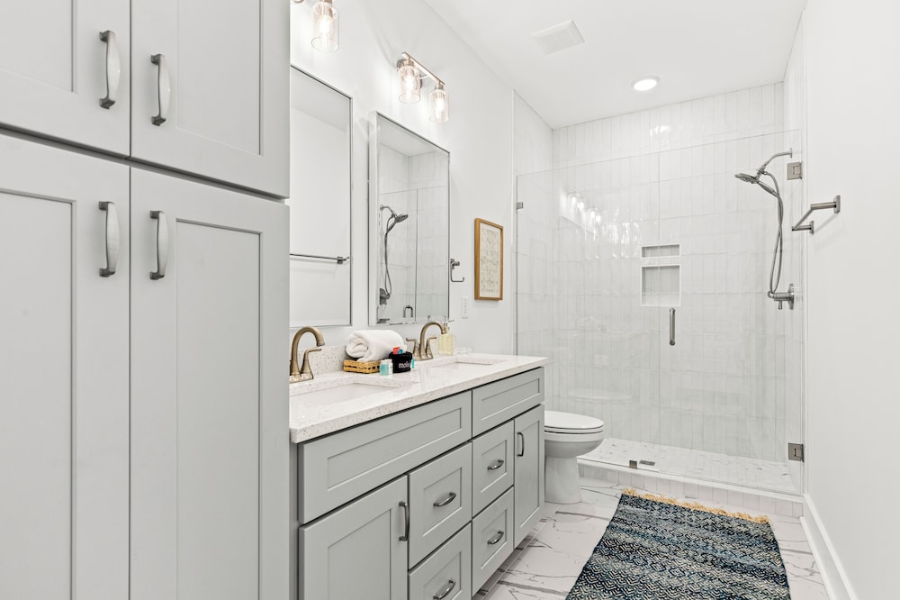 Spacious 6BR Beach Home Sleeps 15 Relax & Reconnect at Coastal Breeze