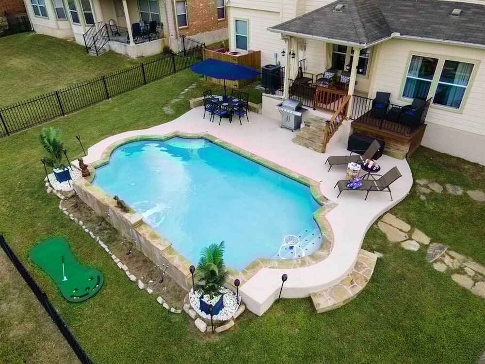 Serene Views Ideal For Long Stays Heated Pool