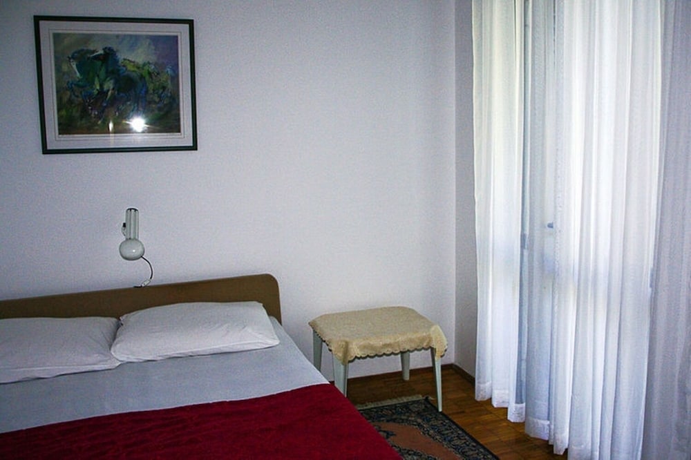 Maestro - 30m From the Beach & Parking - A1 view 2