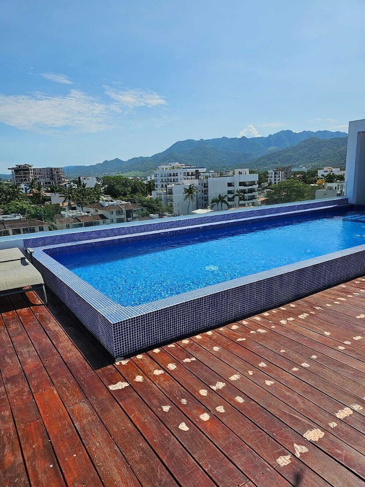Cambria Versalles by Tovigo Rentals