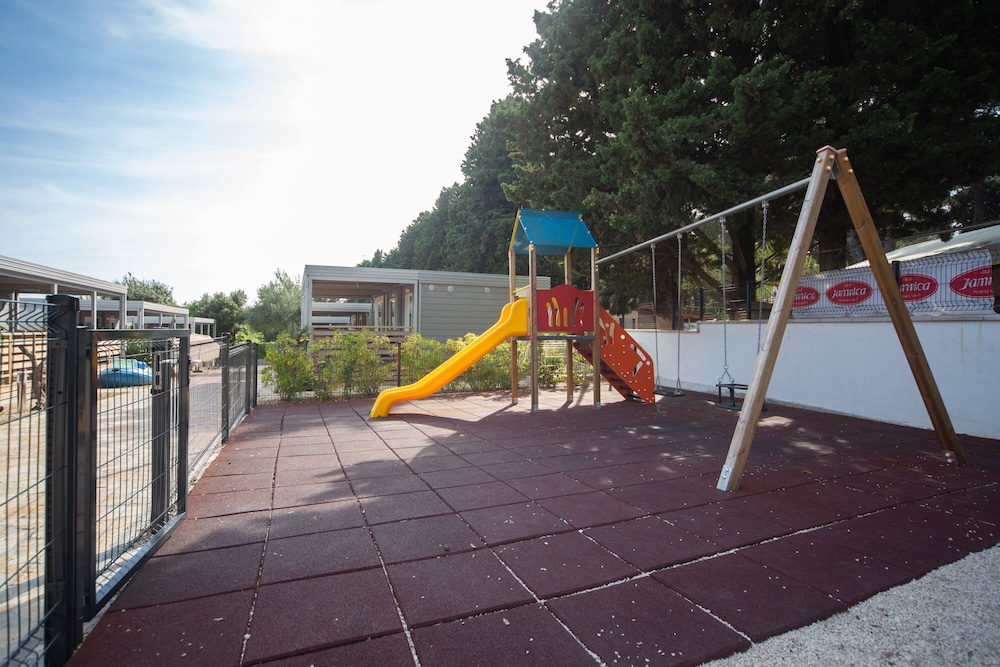 Mediteran kamp Mobile Homes in Camping Ljutic