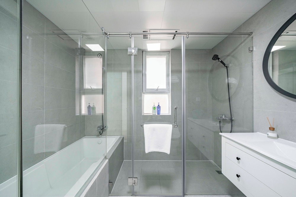 Tyms Bright 2BR 1BA Apt Xuhui Center