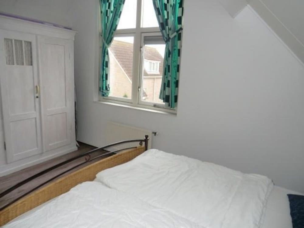 Bungalow in Breskens Near the Beach view 5