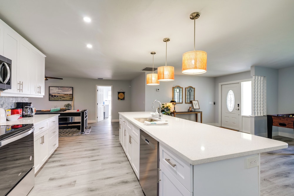Game, Shop & Beach-hop: Family Home in Cape Coral