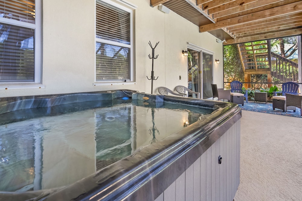 Pool Hot Tub Dock Walk to Beach Beach Gear