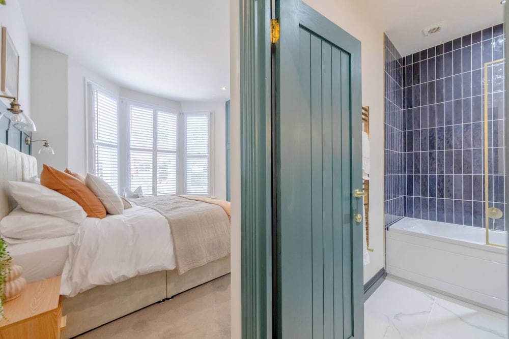 Contemporary Elegance - 2BD Flat, Clapham!