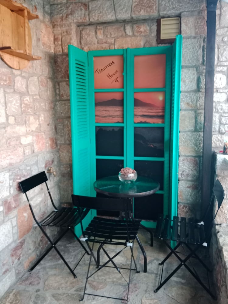 Tsampika s Traditional Stone Cottage in Siana