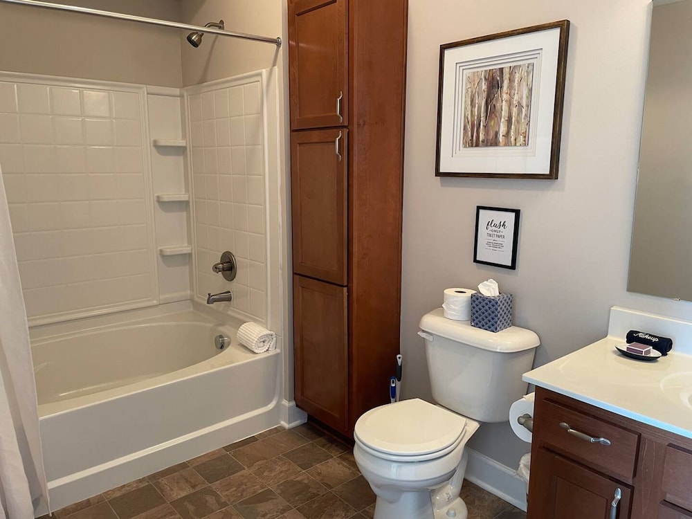 2BR Water Views W D Walkable Pool Gym