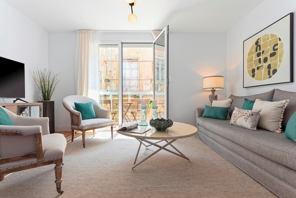 Beautiful 3-bedroom Apartment in Cadiz Center San Antonio IV