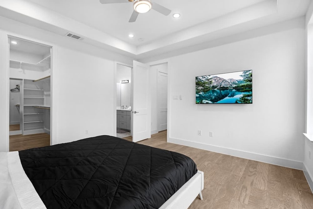 Perfect Houston Group Stay for 12 With 6 Beds 6 Baths
