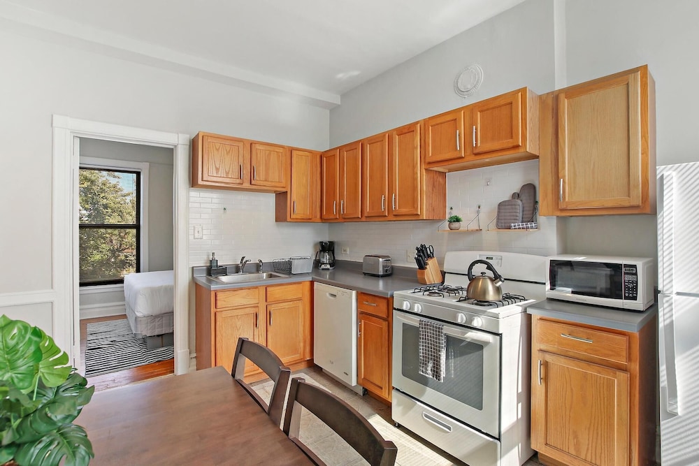 Cozy 3BR Gem - Lincoln 3E