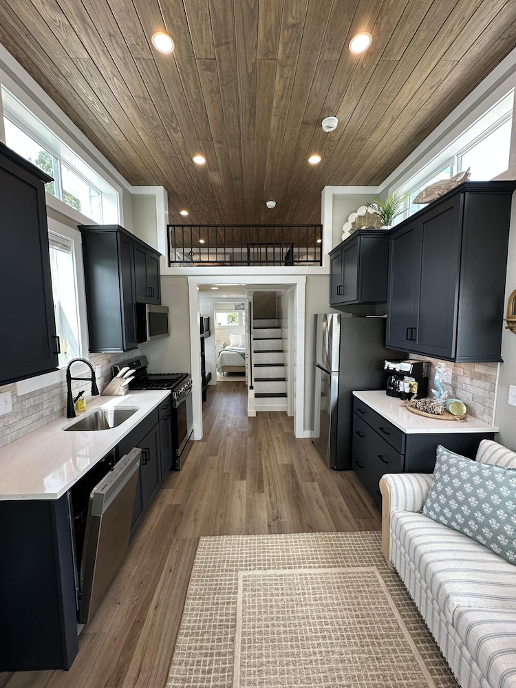 Island Oaks RV Resort