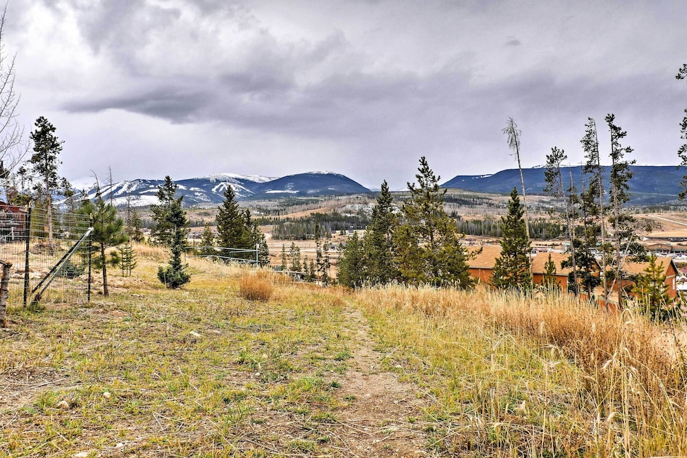 Fraser Townhome w/ Mtn Views - 6 Mi to Winter Park
