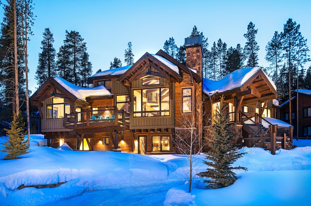 Hawk's Hideaway 6 Bedroom Home
