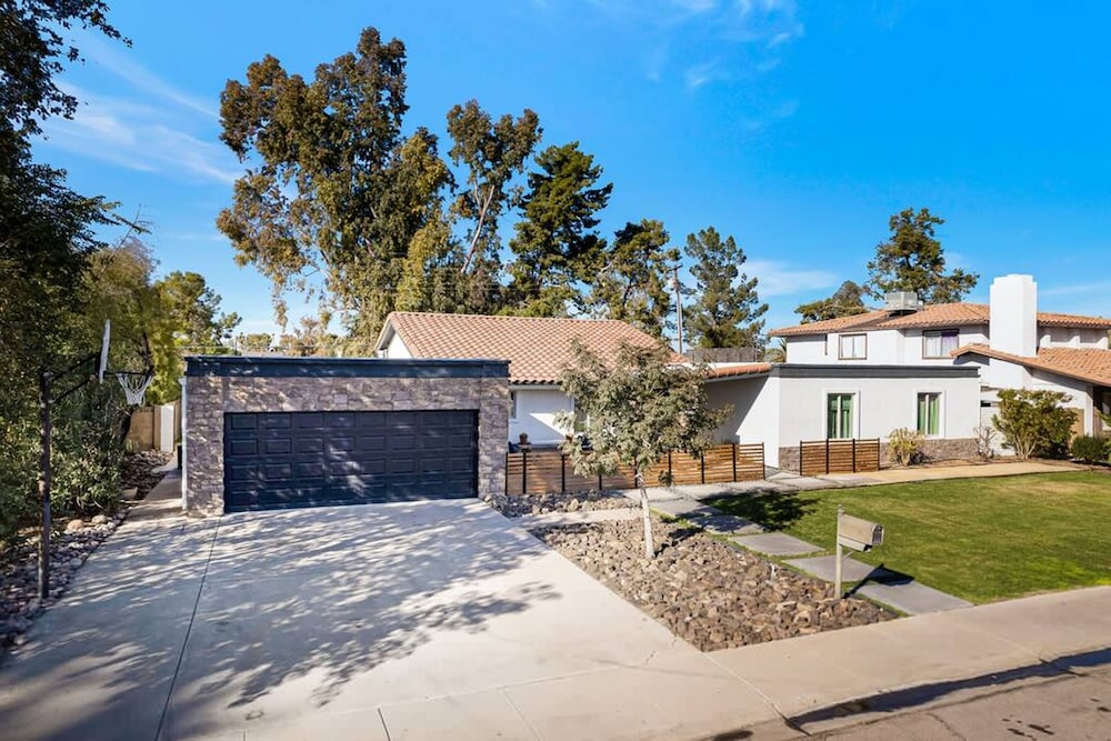 Huge Golf Course Home-free Heated Pool Theatre Gym
