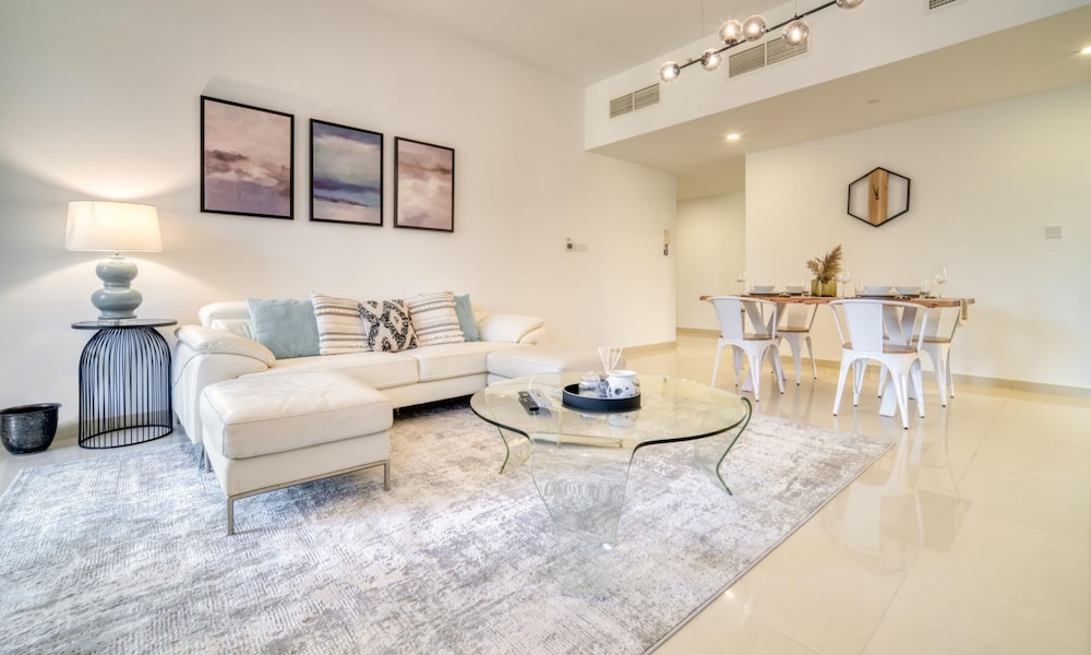 JBR Gem Spacious 1BR Apt With Balcony