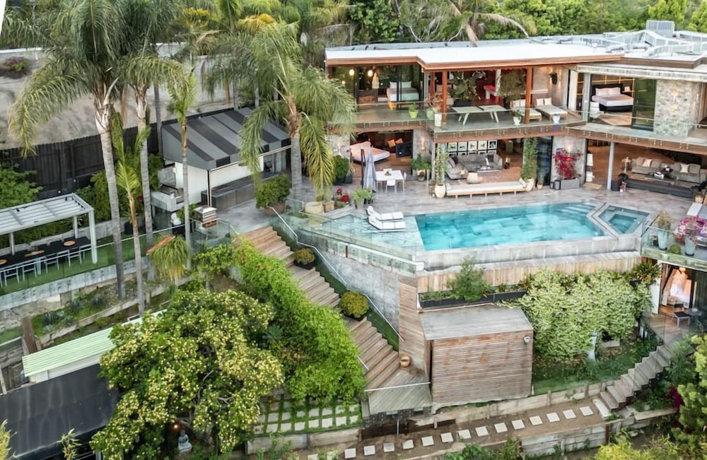Villa Kaleida - Sleek Modern Sunset Villa With Eclectic Style & Infinity Pool