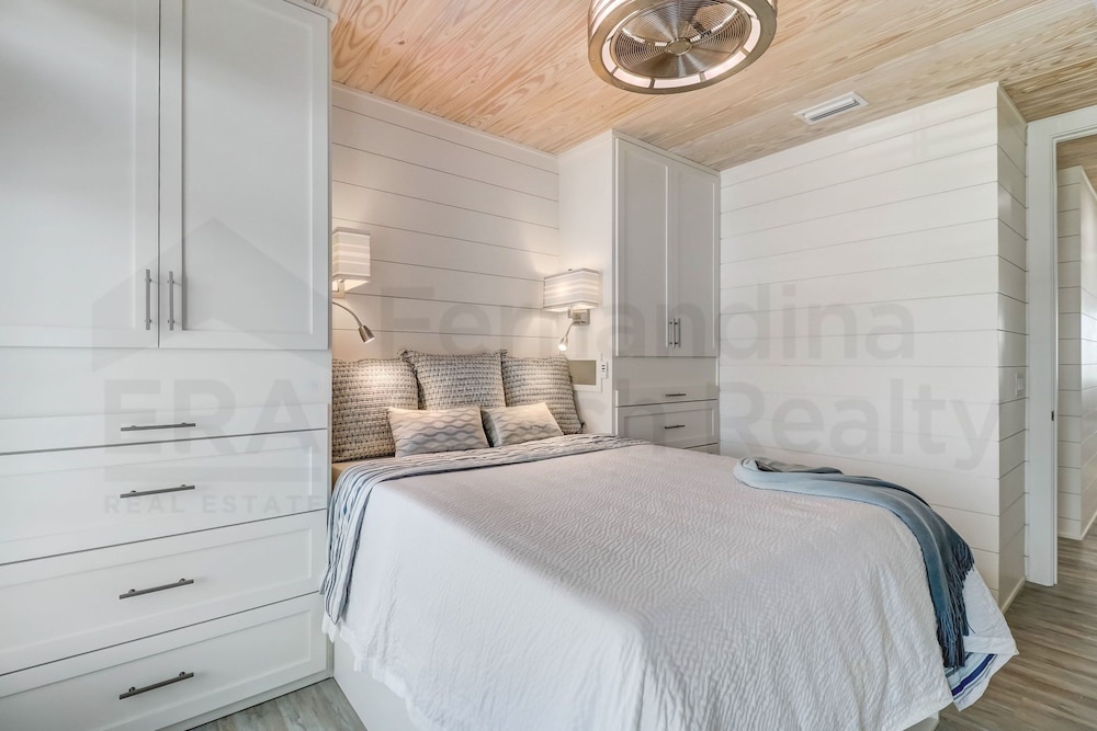 226 Sf 2nd Floor 3 Bedroom Townhouse by RedAwning view 3