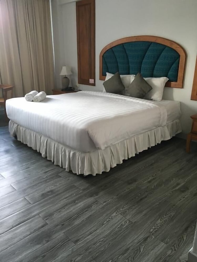 Thepnakorn Hotel