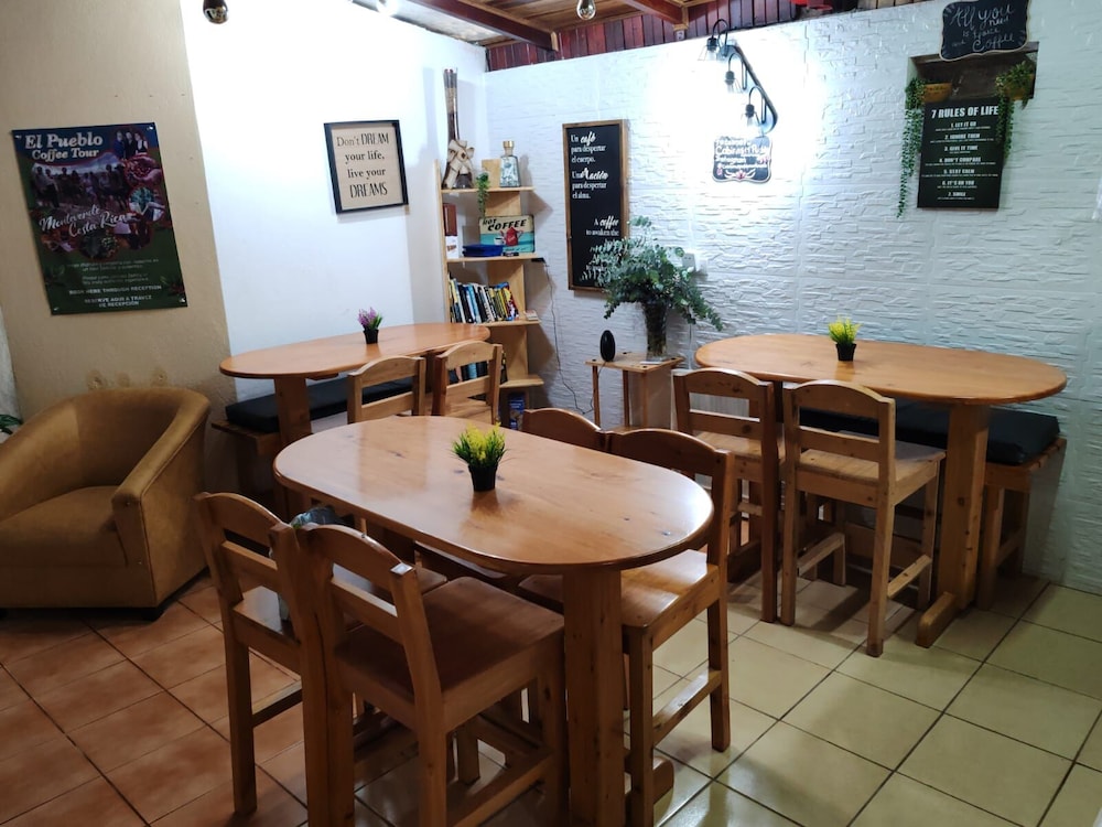 Cabinas El Pueblo - Hostel