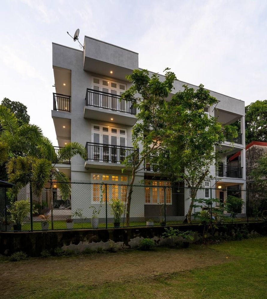 Luxury Apartment - Sleeps 6, Garden & Parking view 4