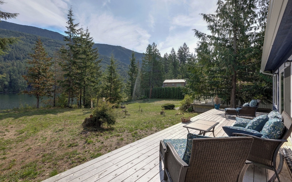 A Re-styled Single Story, 3-bedroom, 2-bath Ranch Style Cabin at Silver Lake