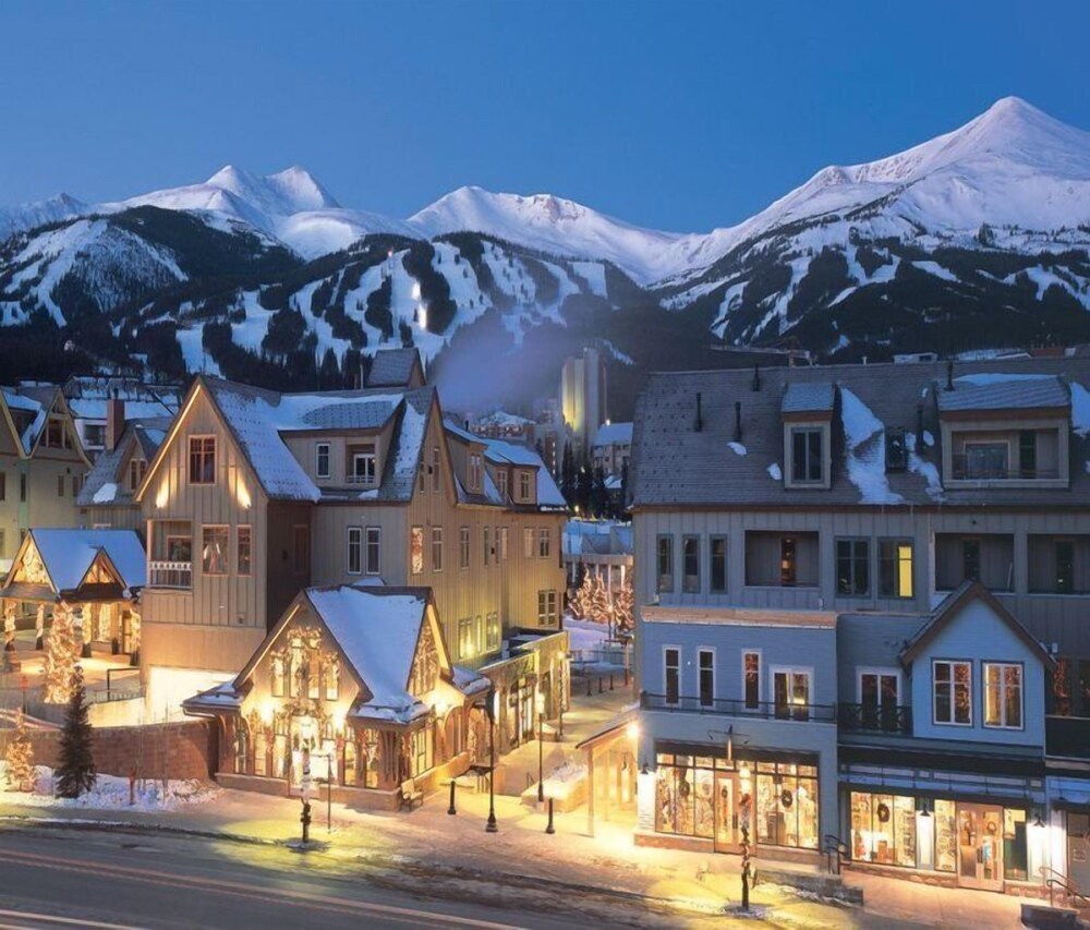 Breckenridge 5 Bedroom Luxury Home w/ Hot Tub & Views!