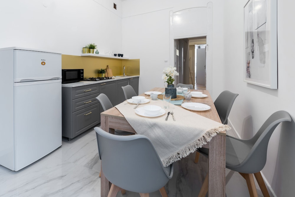 FriendHouse Apartments