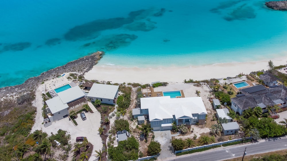 5 BR Luxury Villa On The Sand W Pool