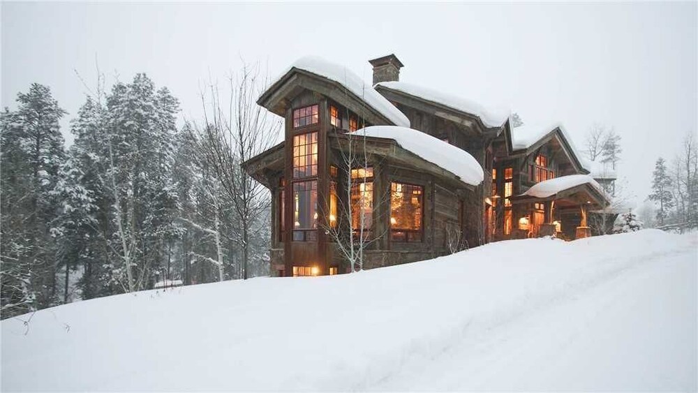 Gold Mine Lodge 6 BedroomHoliday home By Moving Mountains