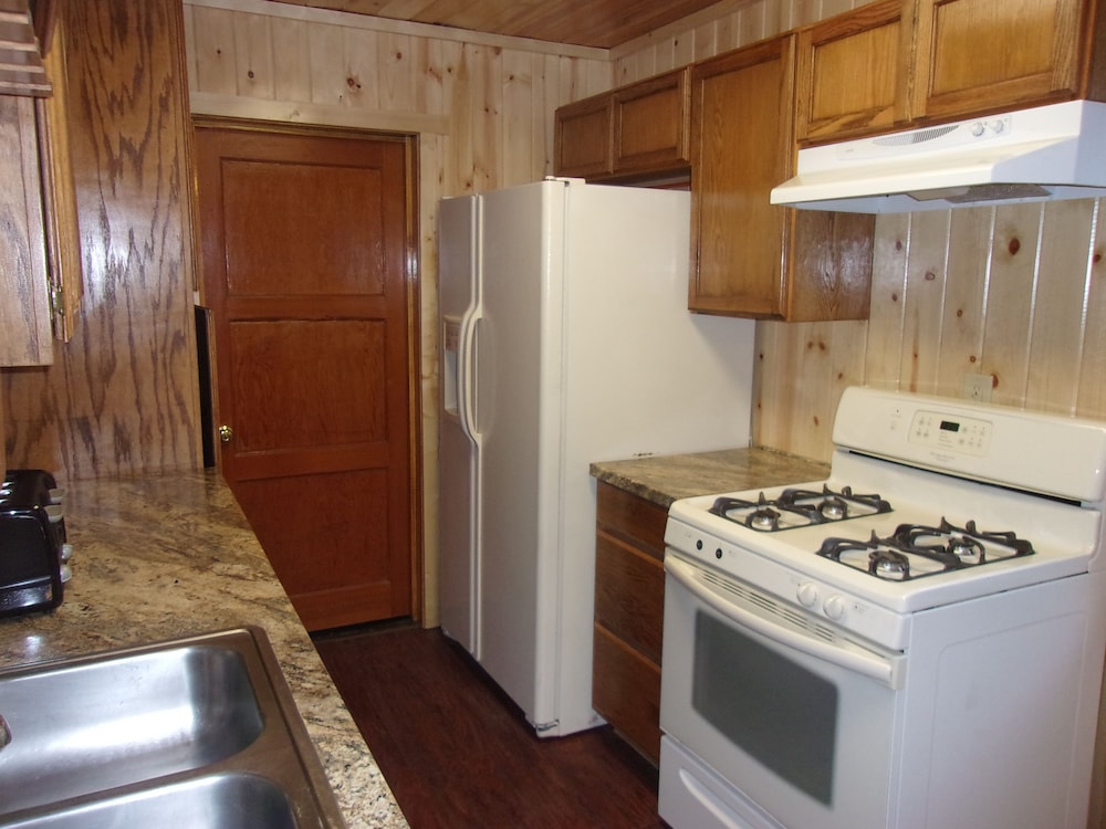 Embers Lodge and Cabins
