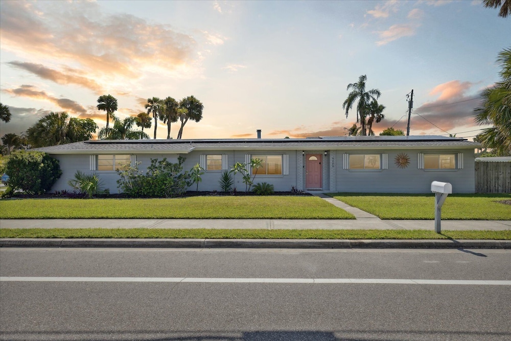 4880 N Banana River