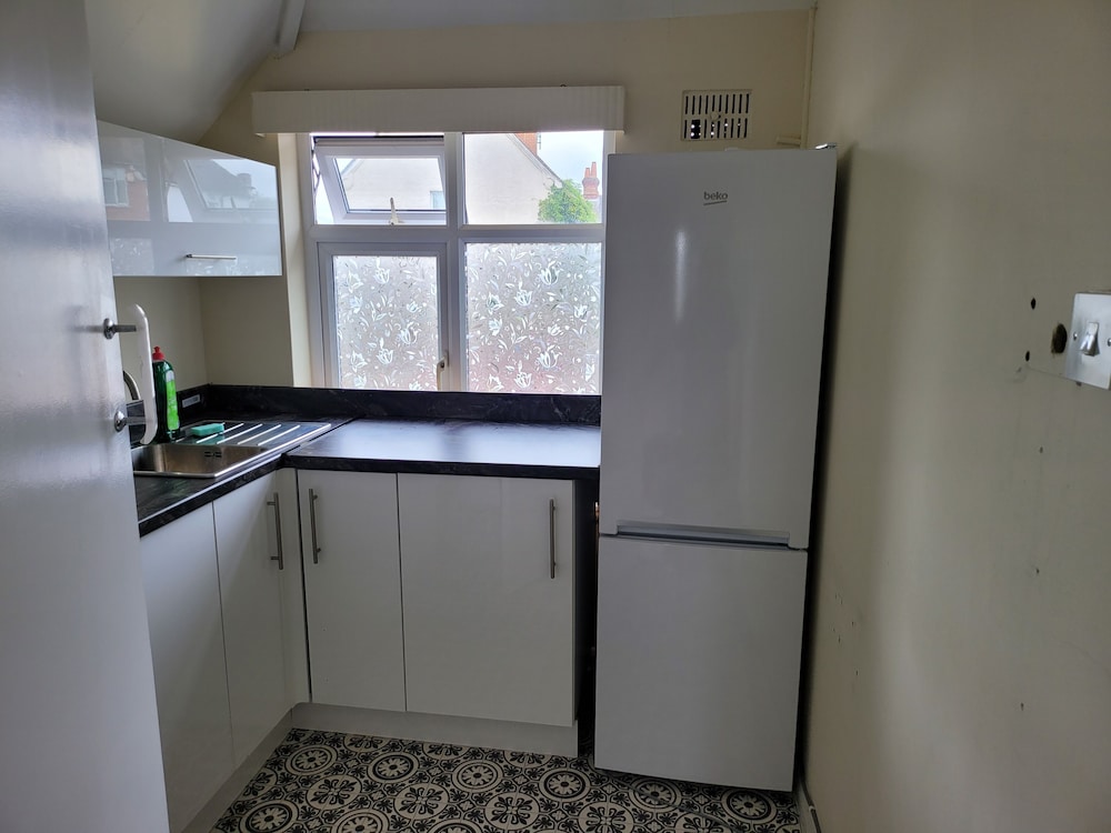Apartment - Sleeps 2 - Parking - Near Station view 3