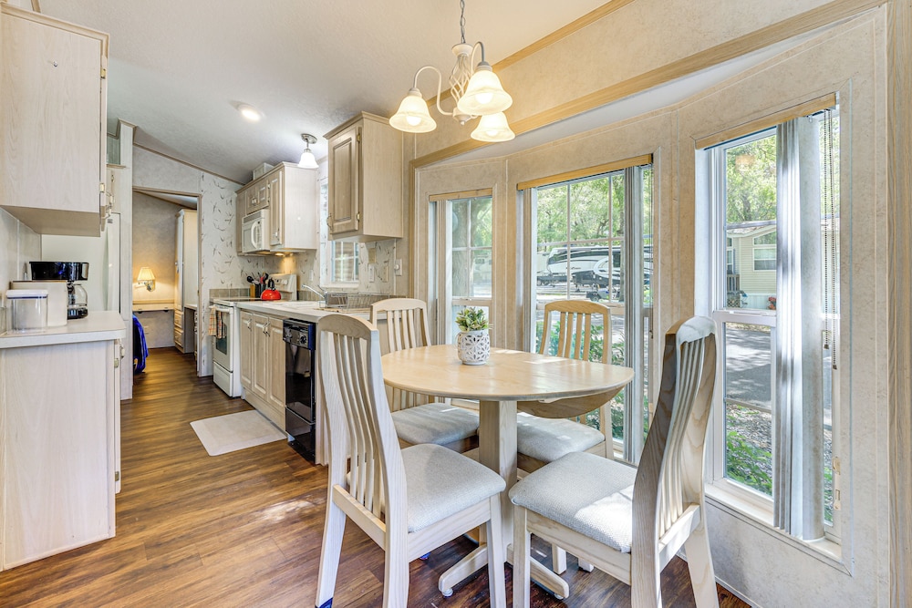 Steps to Lake Kerr: Home w/ Pool & Hot Tub Access!