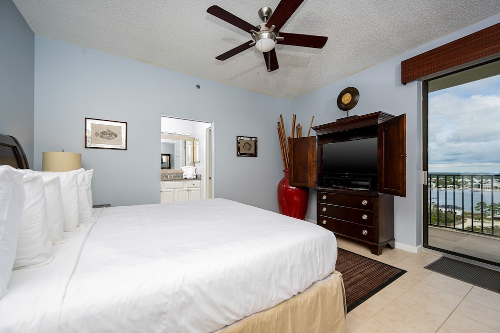 Phoenix Vi 61501 3 Bedroom Condo