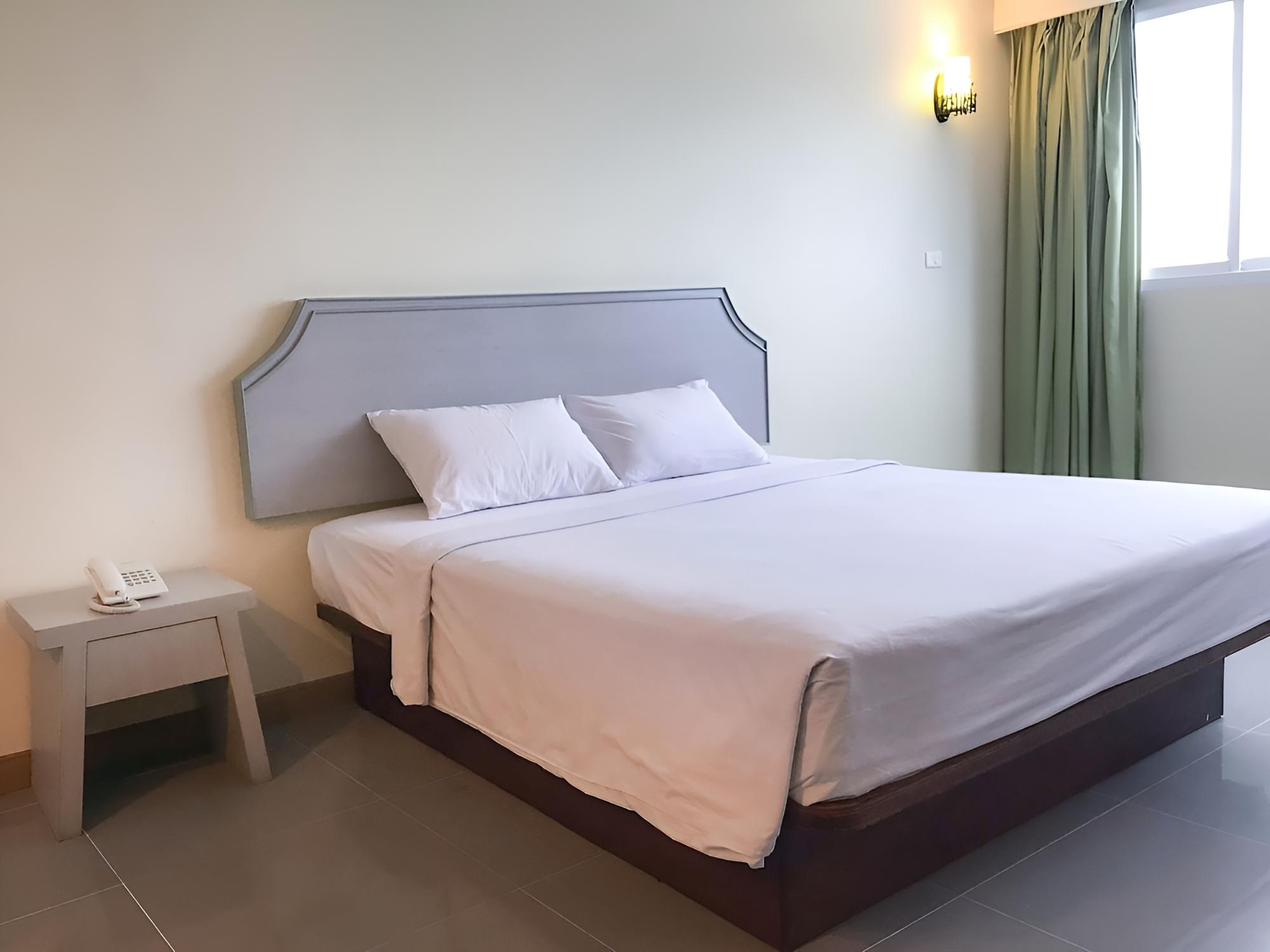 J Two S Pratunam Hotel