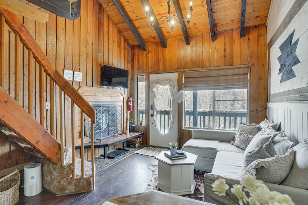 Brian Head Chalet w/ Mountain Views, Near Skiing! view 3