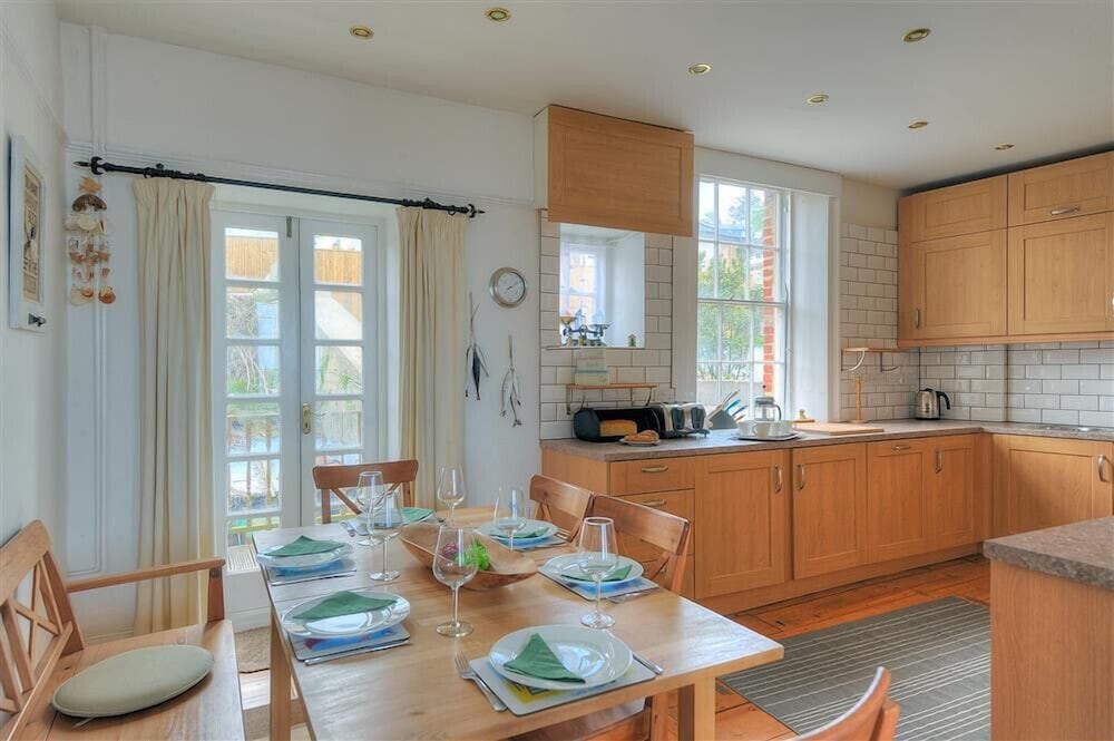 1 Cobb House