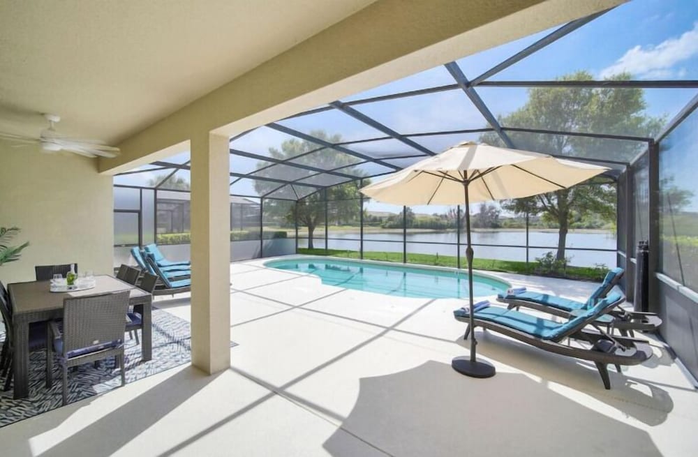 Stunner 6Br W/ South Pool, Lake View & Near Golf