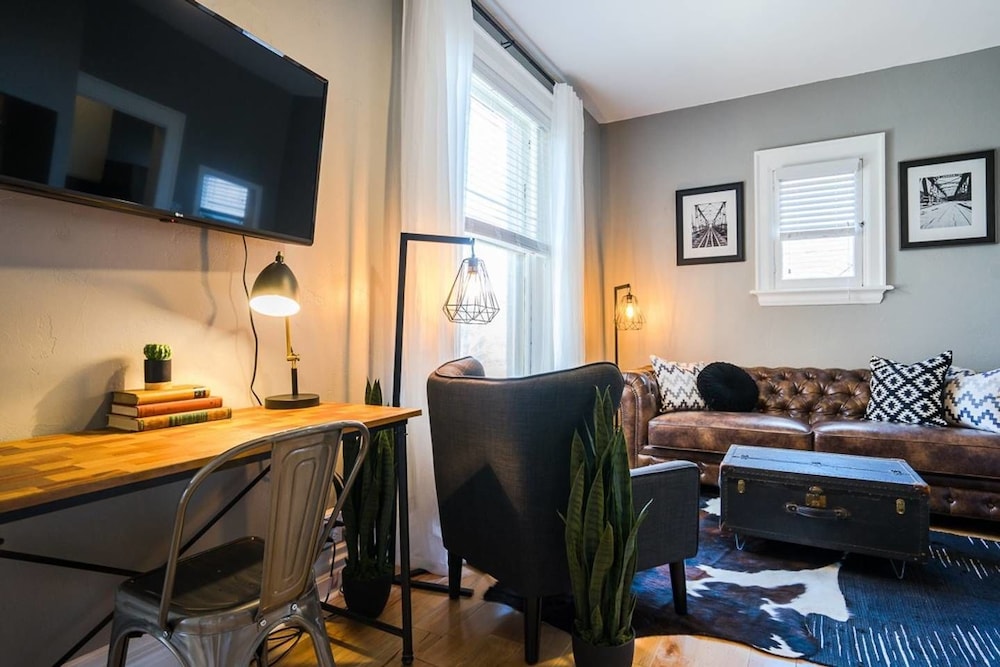 Denver Vacations - The Urban Union Eclectic Historic Apartment Sleeps 4 - Property Image 1